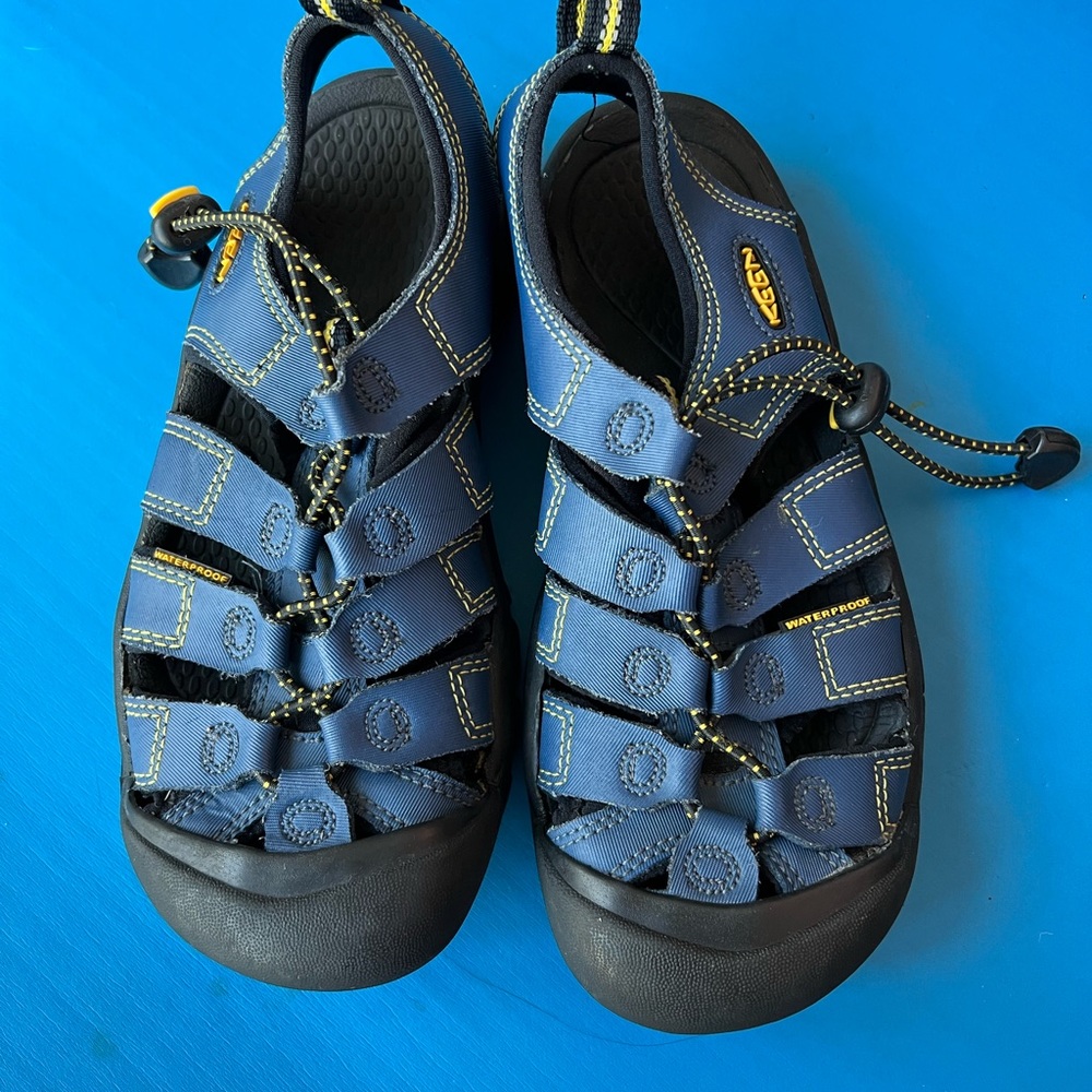 KEEN Newport outdoor/hiking Sandal for big Kids size：3
